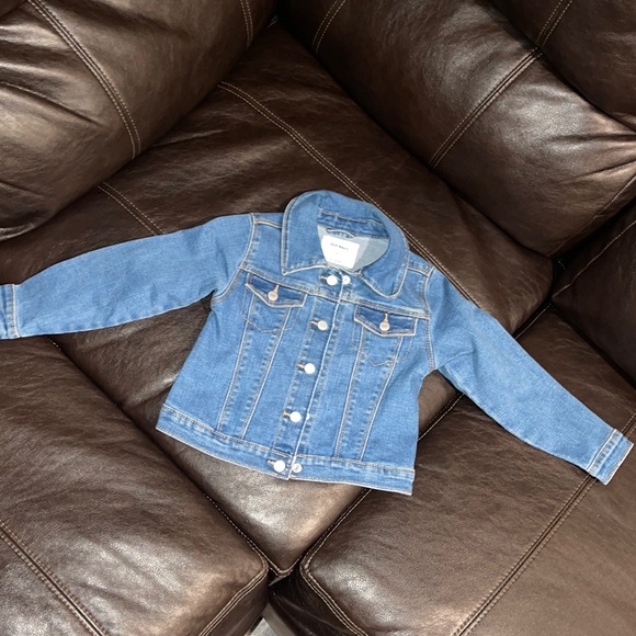 Toddler girls size 4T old navy button jean jacket. Excellent condition - Picture 1 of 7